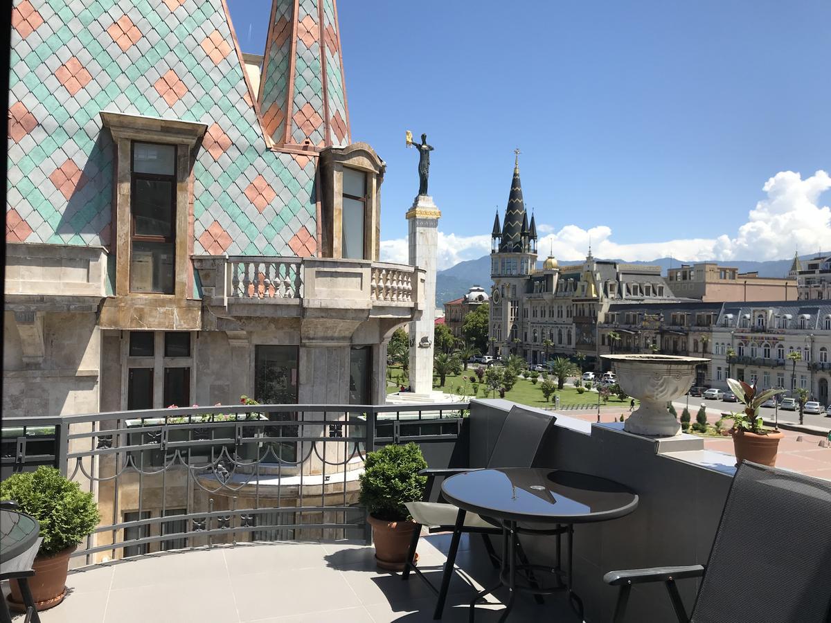 Cozy Studio On Europe Square バトゥーミ エクステリア 写真