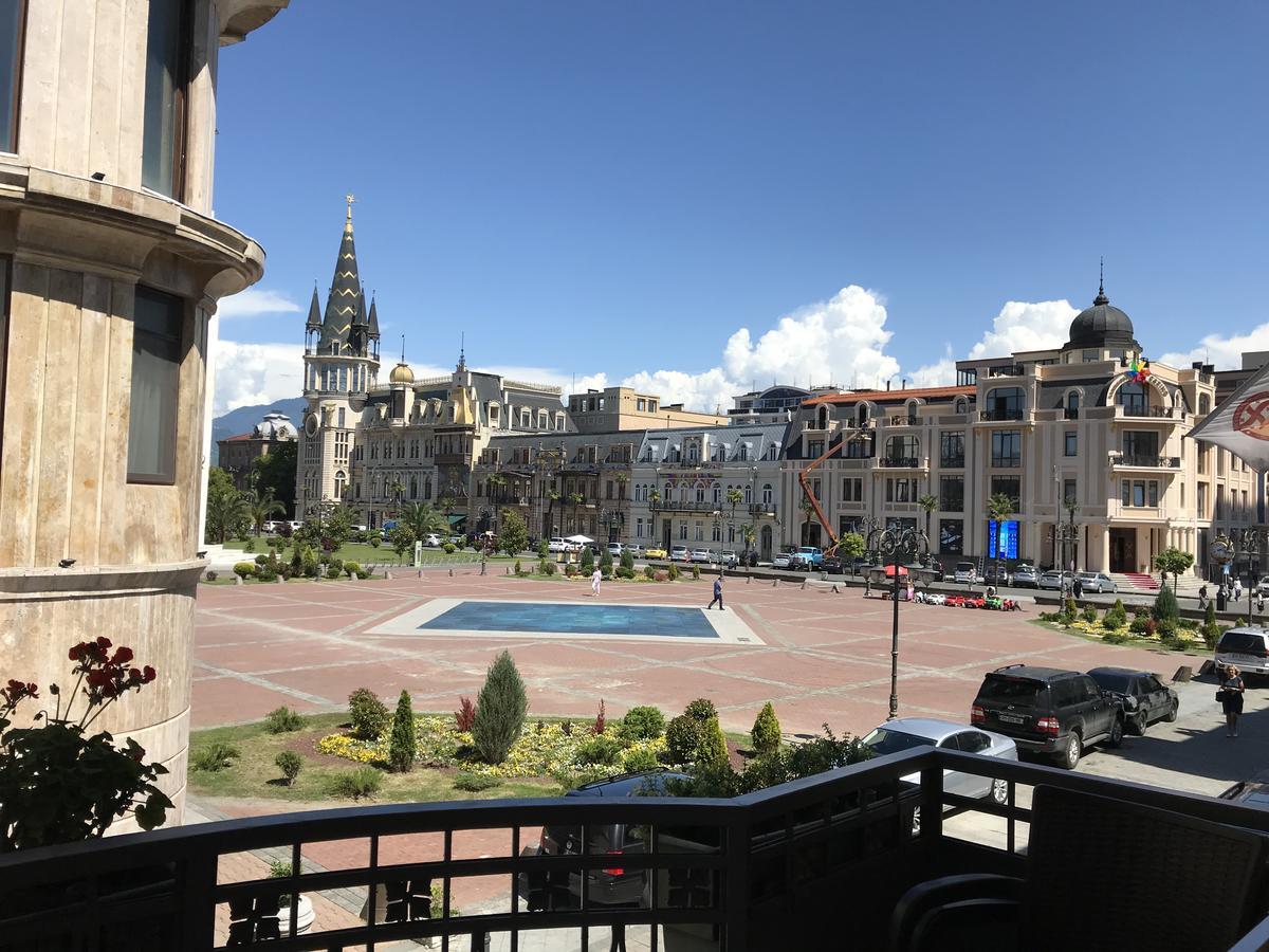 Cozy Studio On Europe Square バトゥーミ エクステリア 写真